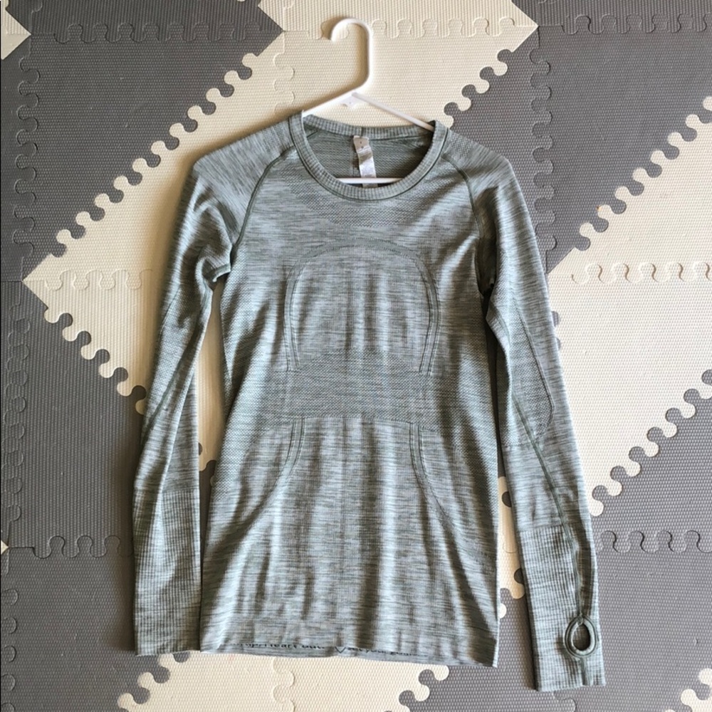 Lululemon Size 6 Long Sleeve Top